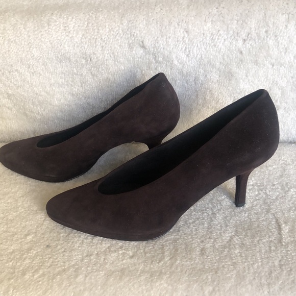 Immaculate Stuart Weitzman suede pumps/ heels - Picture 3 of 5